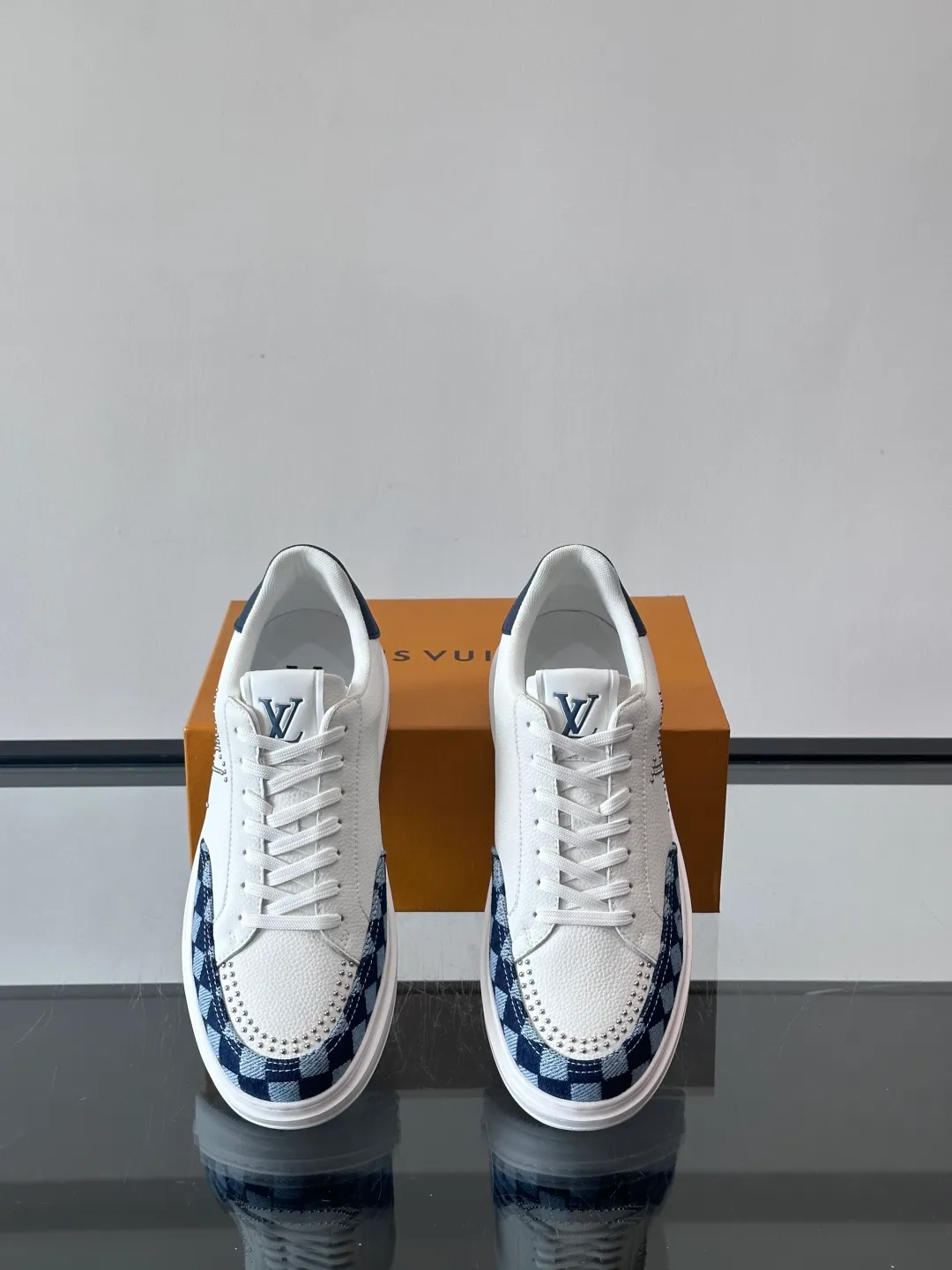 Men's shoes 💰p400 "＊OUIS ＊UITTO＊" new men's casual shoes, made of cowhide material, breathable and comfortable! The upper has the classic LV logo, and the sole is made of T men's shoes 💰pU material, which is wear-resistant and has strong grip. The blue and white color scheme + checkerboard details are fresh and have a street feel. It is very suitable for spring and summer. It can be easily used for daily commuting and leisure. It is very fashionable to wear with shorts, T-shirts or jeans. It is both fashionable and practical. size：38-44